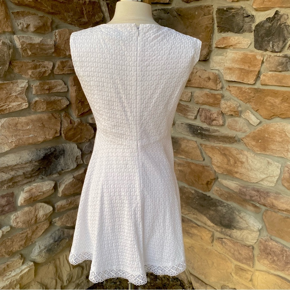 Arthur Levine Tahari Sleeveless Dress - Picture 6 of 16